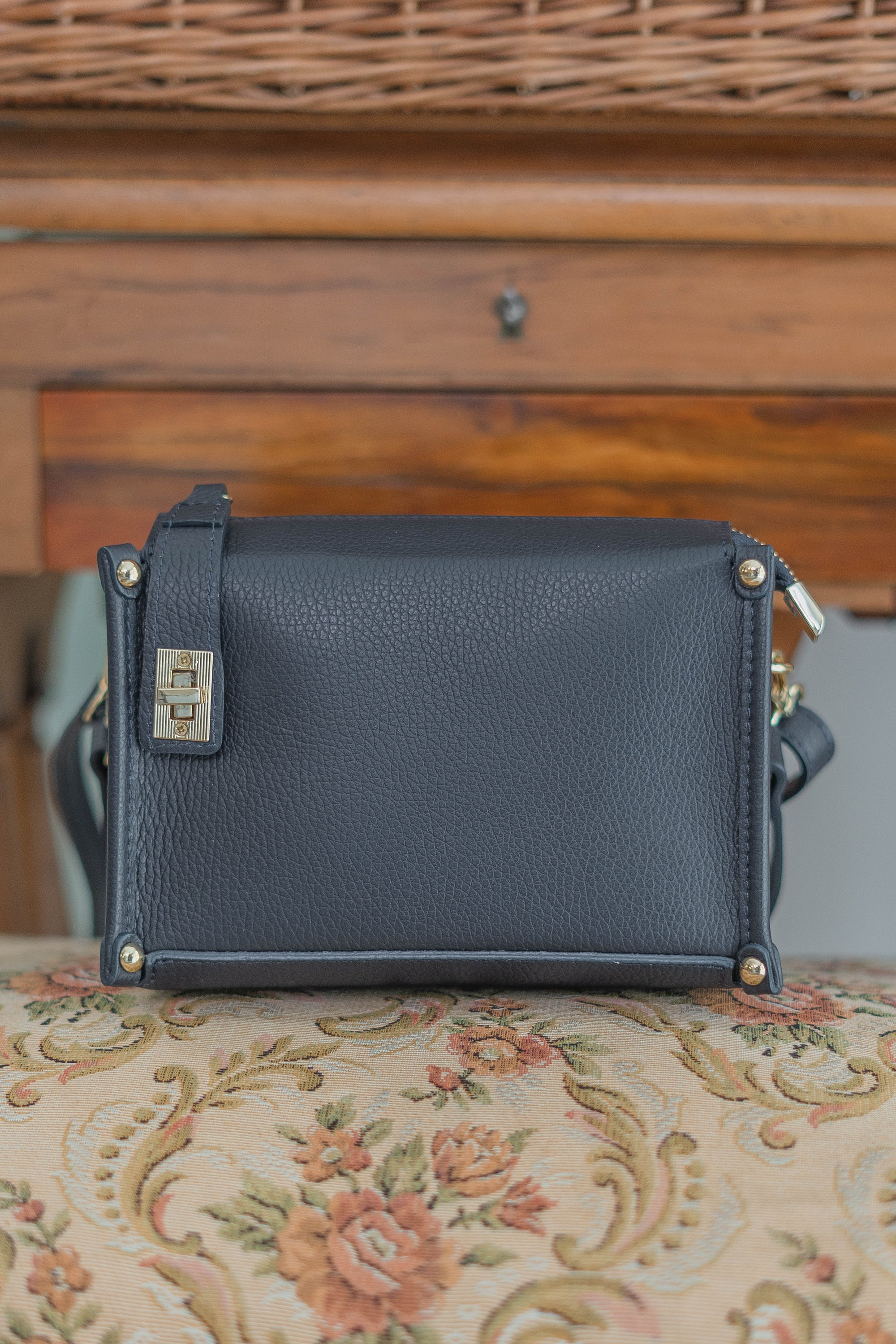 Borsa Shany